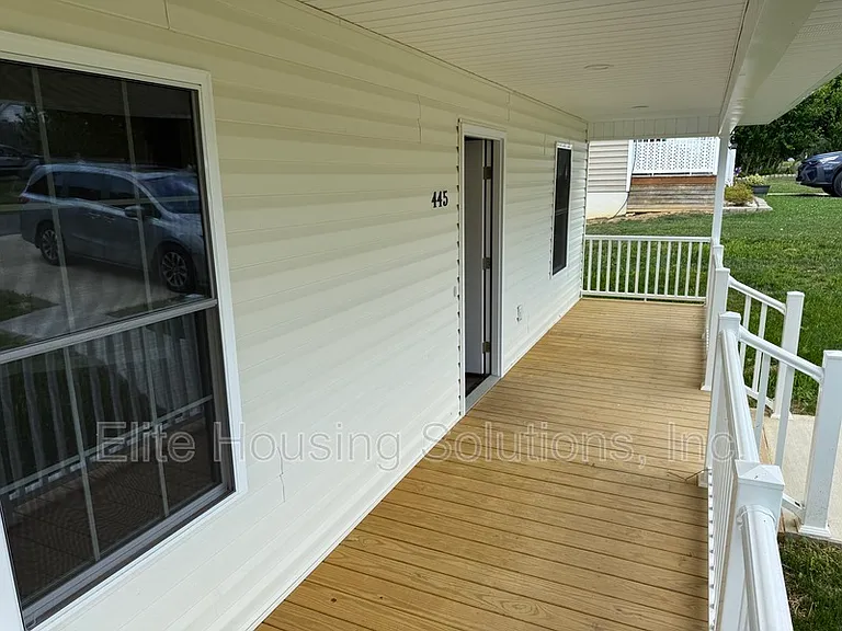 445 S 14th St — Photo 14