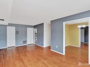 491 College Dr, Edison, NJ 08817