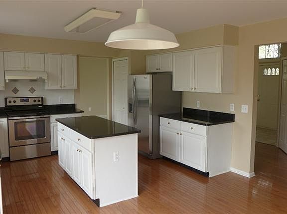 4th image of 2330 Hickory Point Dr