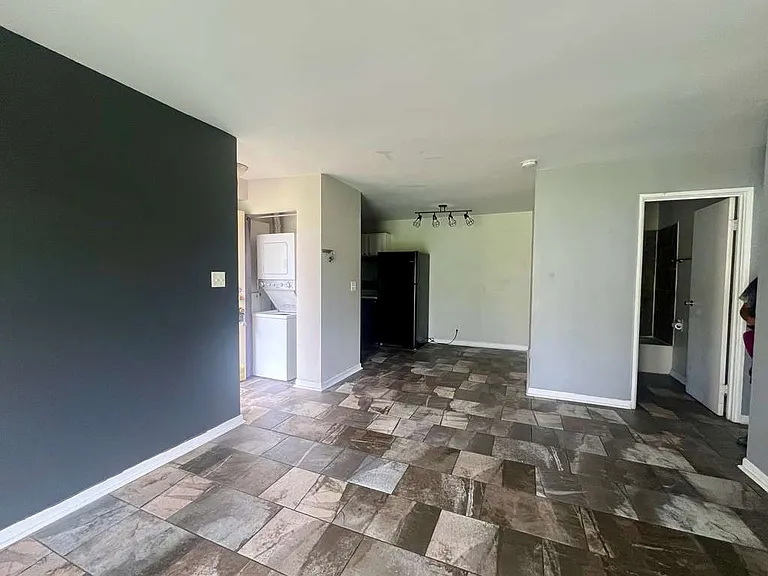 2400 Light Rd — Photo 9