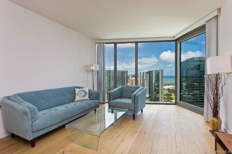 1st image of 1001 Queen St #3502