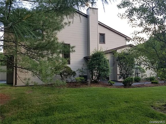 2nd image of 256 Heritage Ln