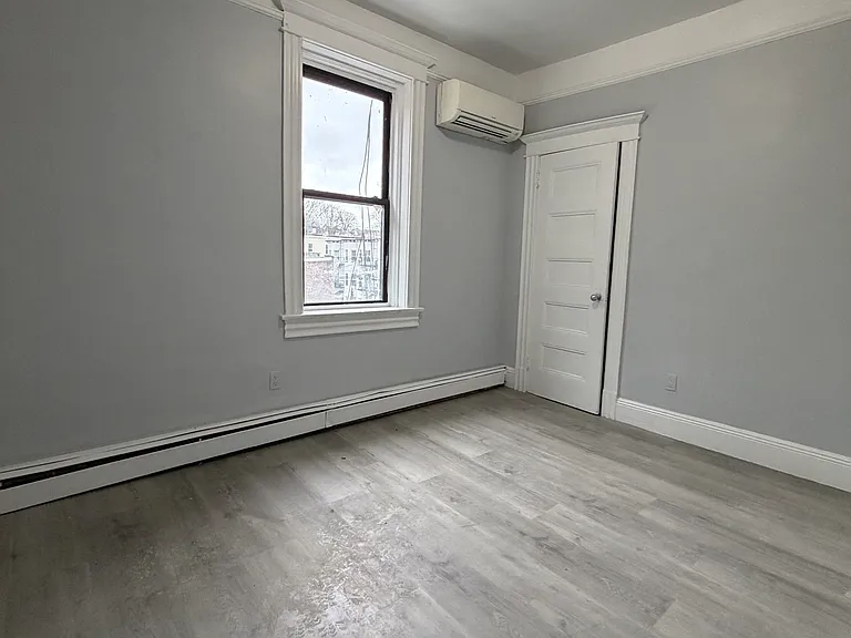 176 Oak St #3R — Photo 1