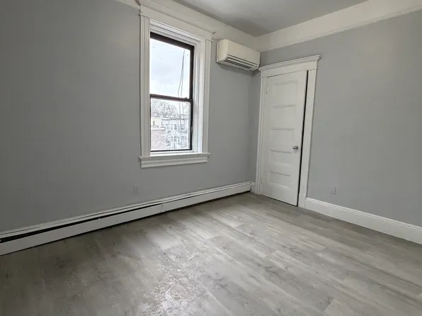 176 Oak St, Yonkers, NY