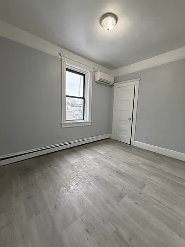 176 Oak St Photo 1