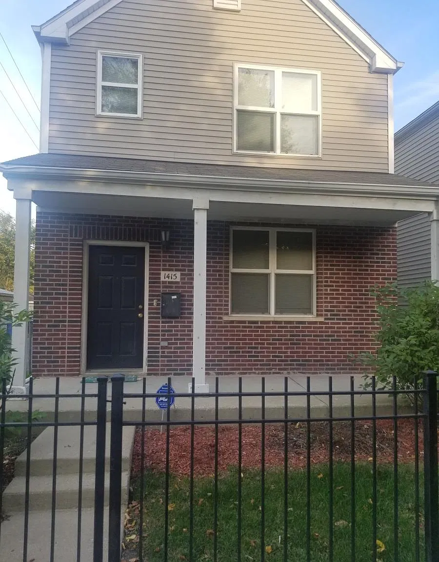 3 bed, 1.5 bath, 1181 sqft, $1,900 — Photo 1