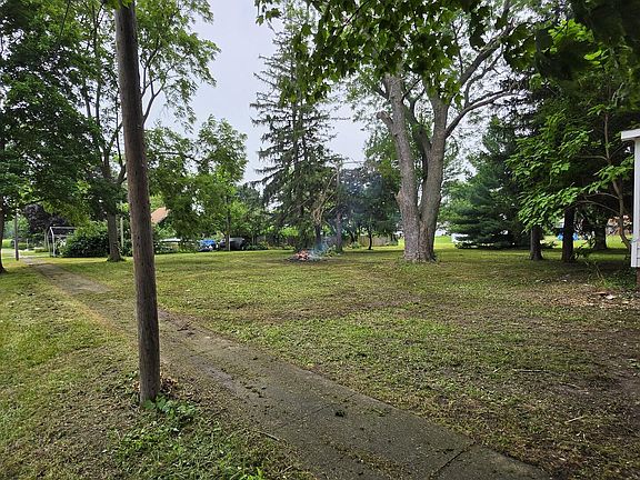 4th image of 202 S 1st St