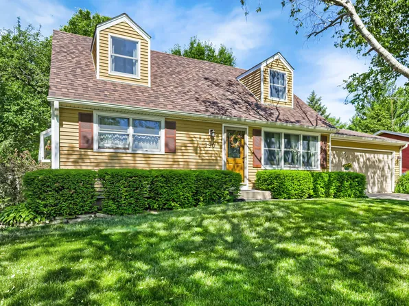390 Cornell Ln, Elgin, IL 60123