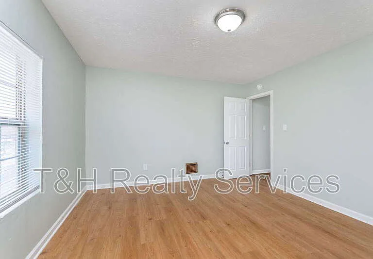 326 Jefferson Ave — Photo 35