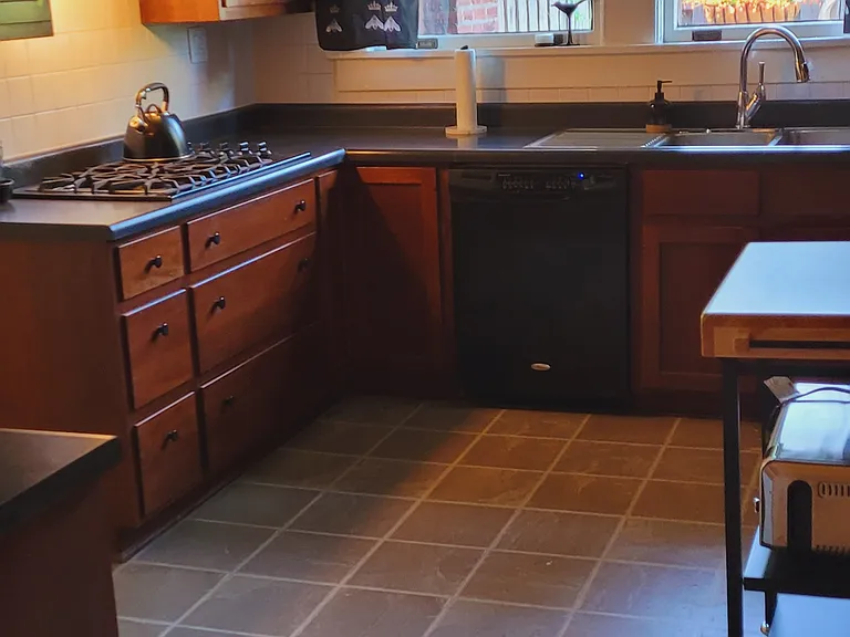Lots of storage under the cooktop space including pull out drawers for pots pans and other cooking utensils