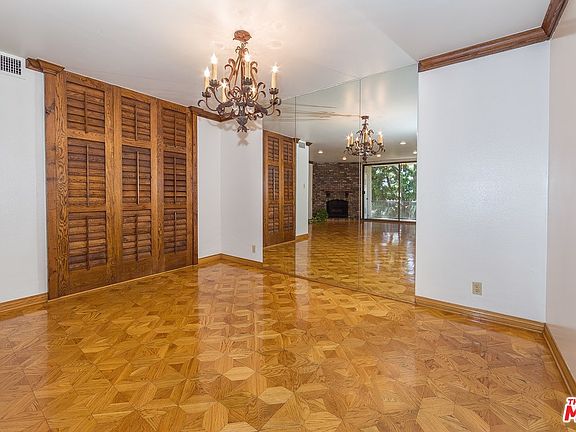 3rd image of 838 S Barrington Ave APT 301