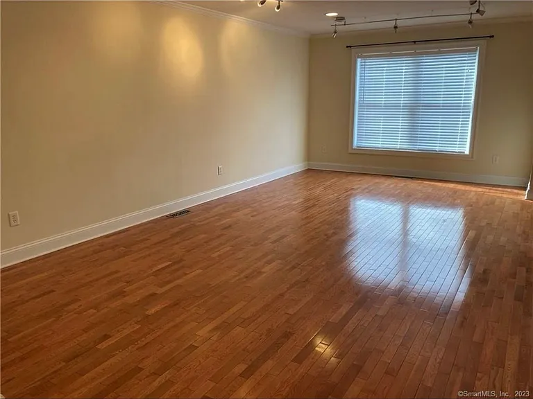 86 Otrobando Ave #6 — Photo 12