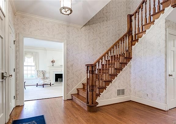 3rd image of 9605 Cragmont Dr