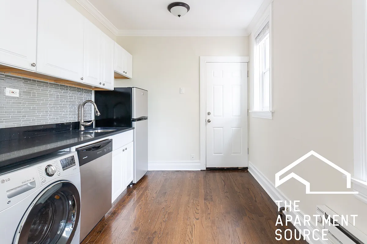 Building Photo - 648.5 W Roscoe St #3N