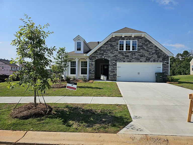 122 Somerset Ln — Photo 1