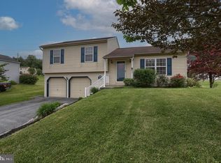 1 Fawnwood Dr, Lebanon, PA 17046