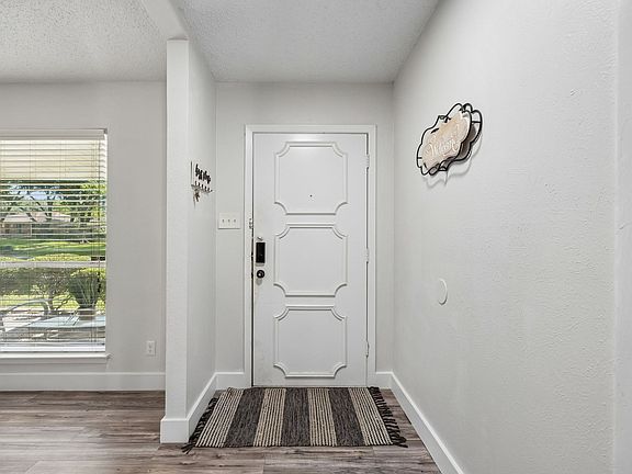 4th image of 1047 Westlake Dr