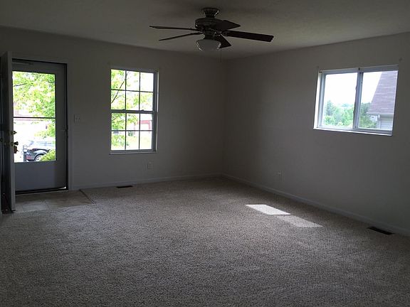 2nd image of 443 Rosebud Cir