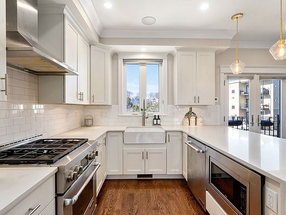 5th image of 51 Coffey St #A