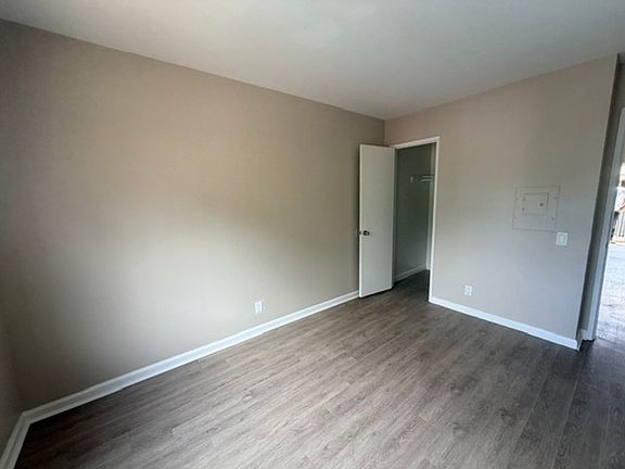 4th image of 4960 Auburn Dr #4966-04