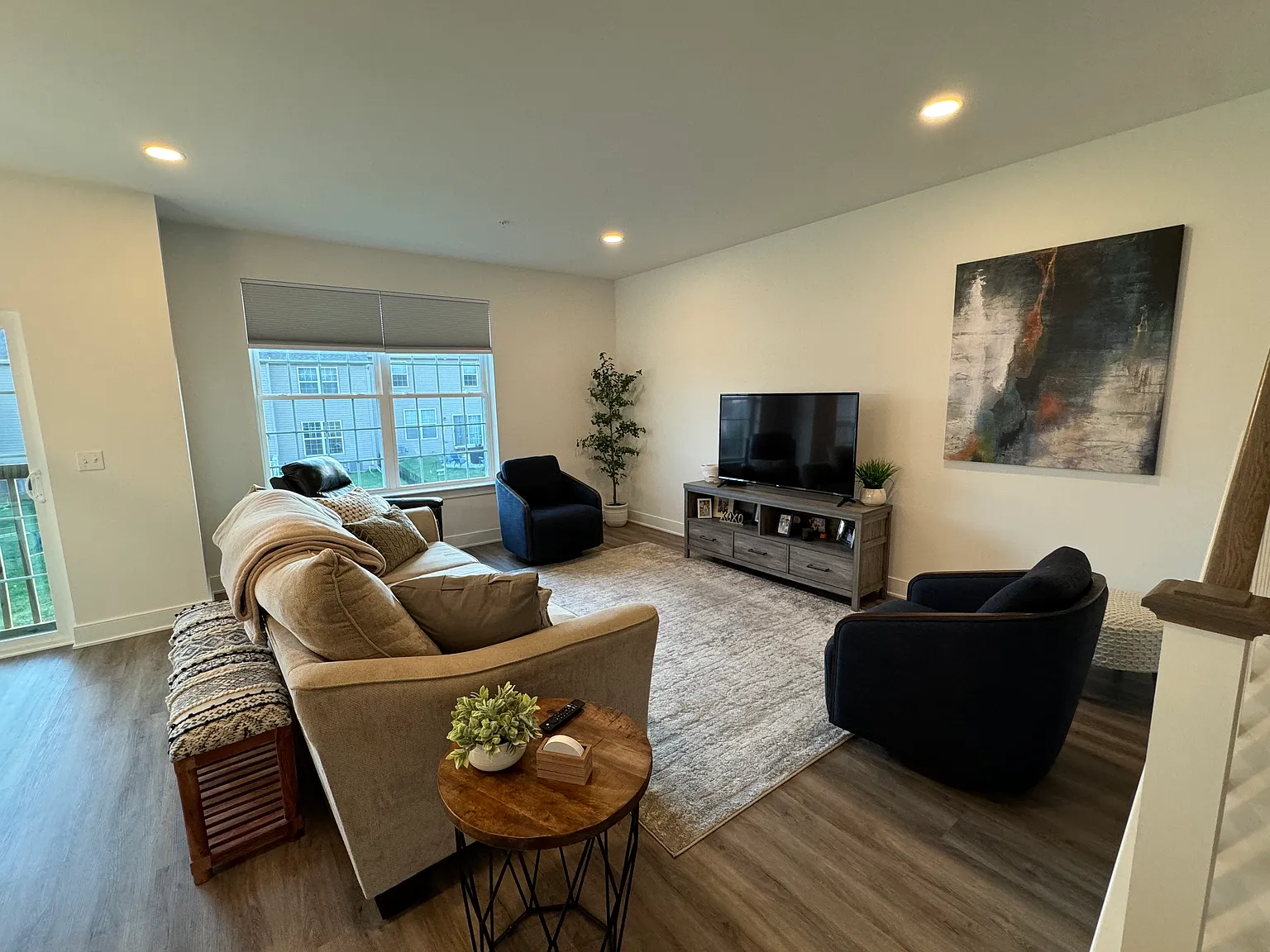 3 bed, 2.5 bath, 1744 sqft, $2,995 — Photo 4