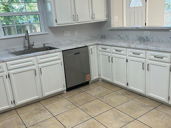 4th image of 8420 Denby St