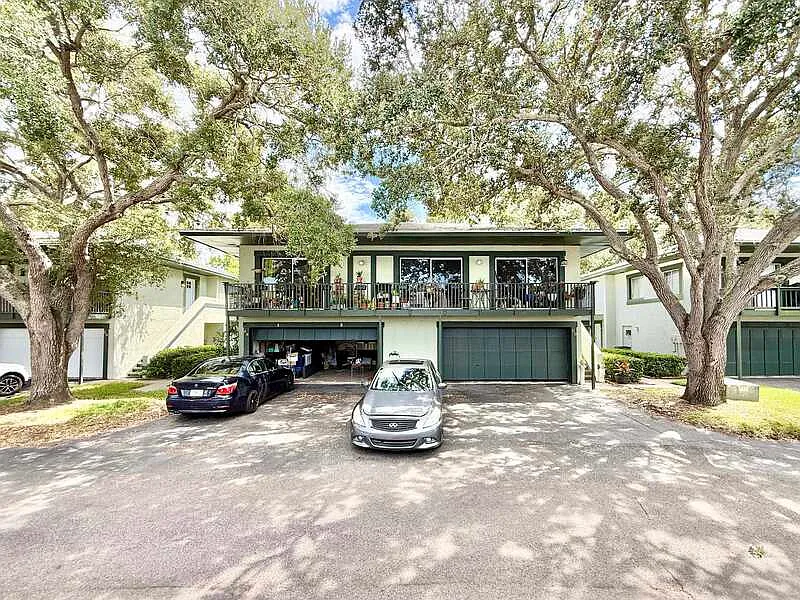 2 bed, 1.5 bath, 853 sqft, $1,895 — Photo 2