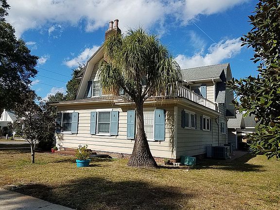 4th image of 821 Live Oak St