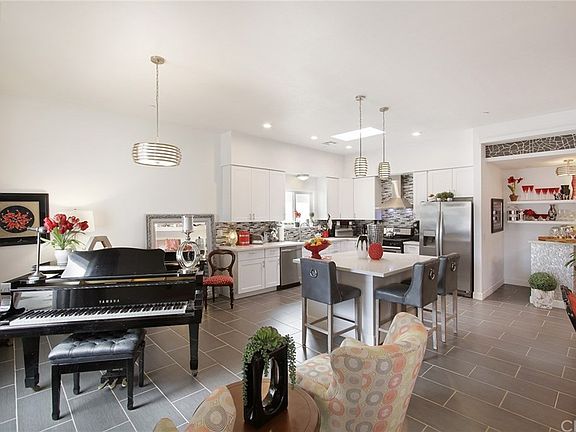 2nd image of 52075 Avenida Villa