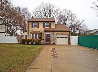 116 Robbinwood Ter, Linden, NJ 07036