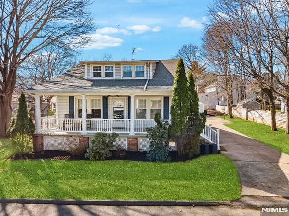 12 Chestnut St, Cresskill, NJ 07626