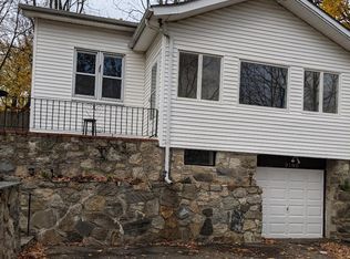 3180 Lincoln Dr, Mohegan Lake, NY 10547