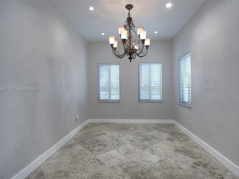 18355 NW 89th Ave — Photo 3