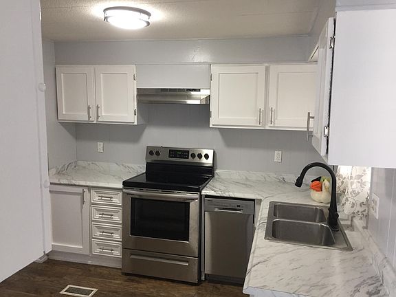 3rd image of 15405 Lakeshore Villa Dr