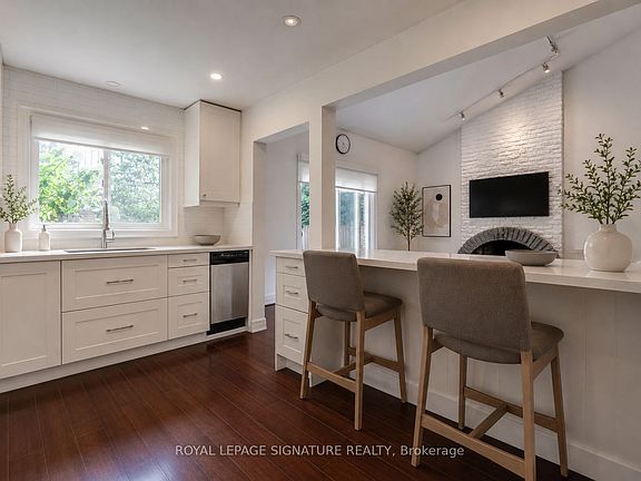 4th image of 23 W Borough St