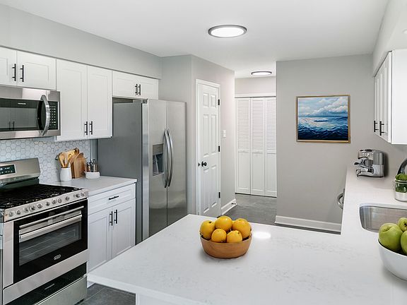 3rd image of 1812 Lucylle Ave