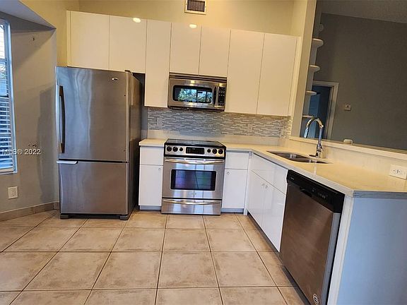 3rd image of 1225 Seagrape Cir #1225