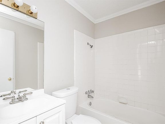 4th image of 2802 Chariot Ln