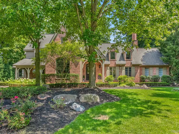 18278 Woodbury Ct, Northville, MI 48168