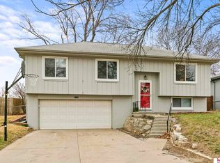 11124 W St, Omaha, NE 68137