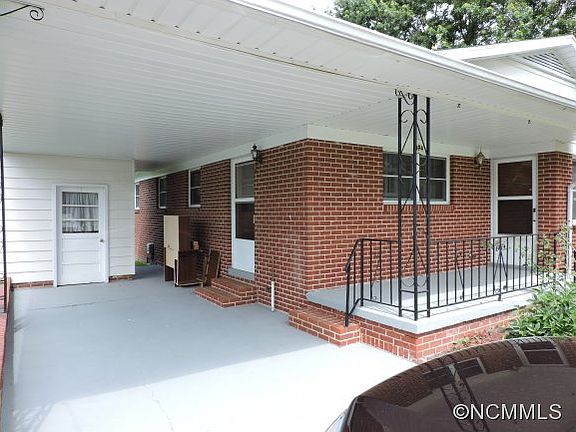 2nd image of 494 Camelot Dr