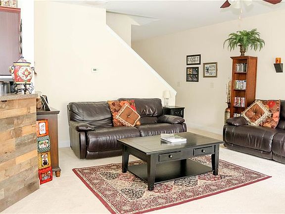 4th image of 151 Northfield Cir