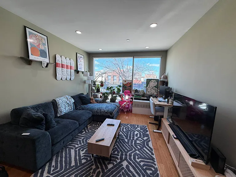27-15 27th St #6F — Photo 3