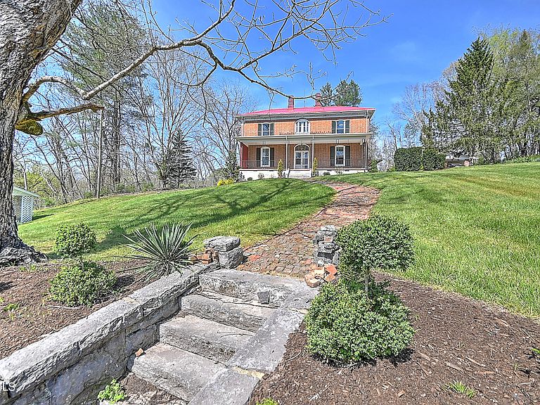 Listing photo 5