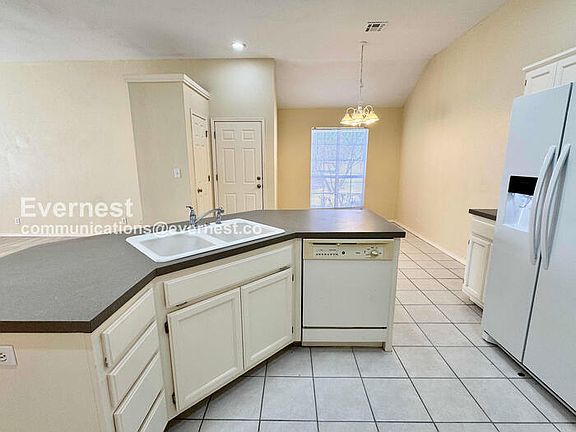 3rd image of 621 S Cedar Ave