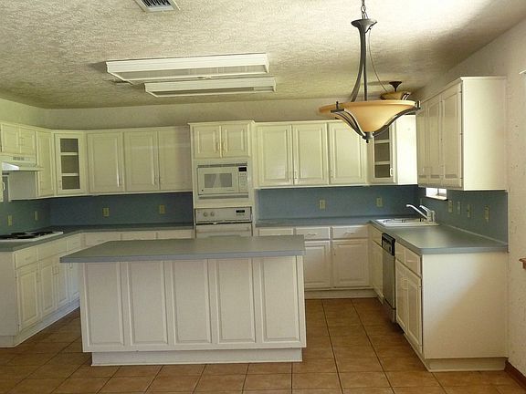 Kitchen with Island
