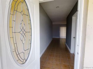 3925 NW 185th St, Miami Gardens, FL 33055
