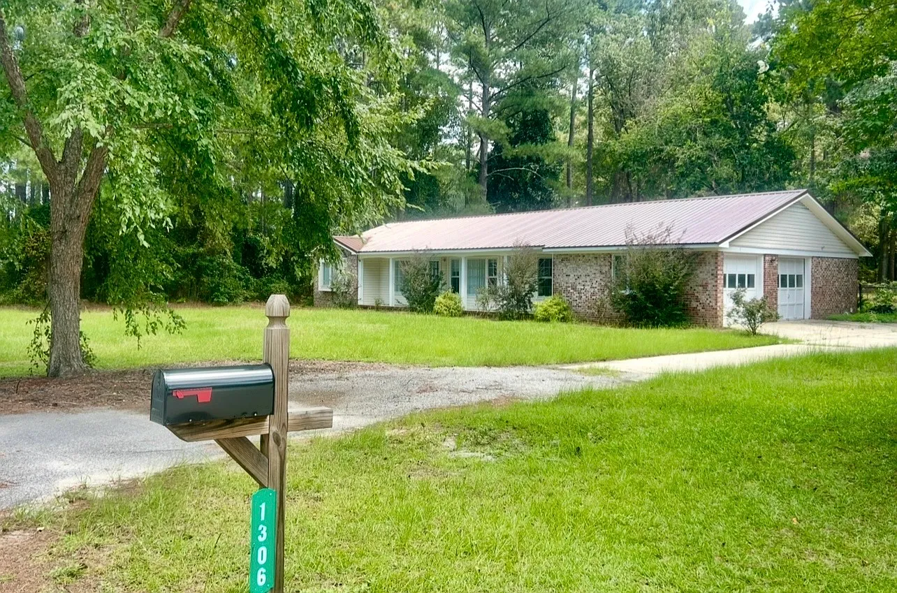 1306 Palmetto Dr — Photo 2