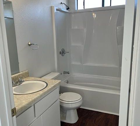 4th image of 583 12th St APT C