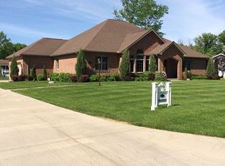 46 Staffordshire Ct, Grove City, PA 16127